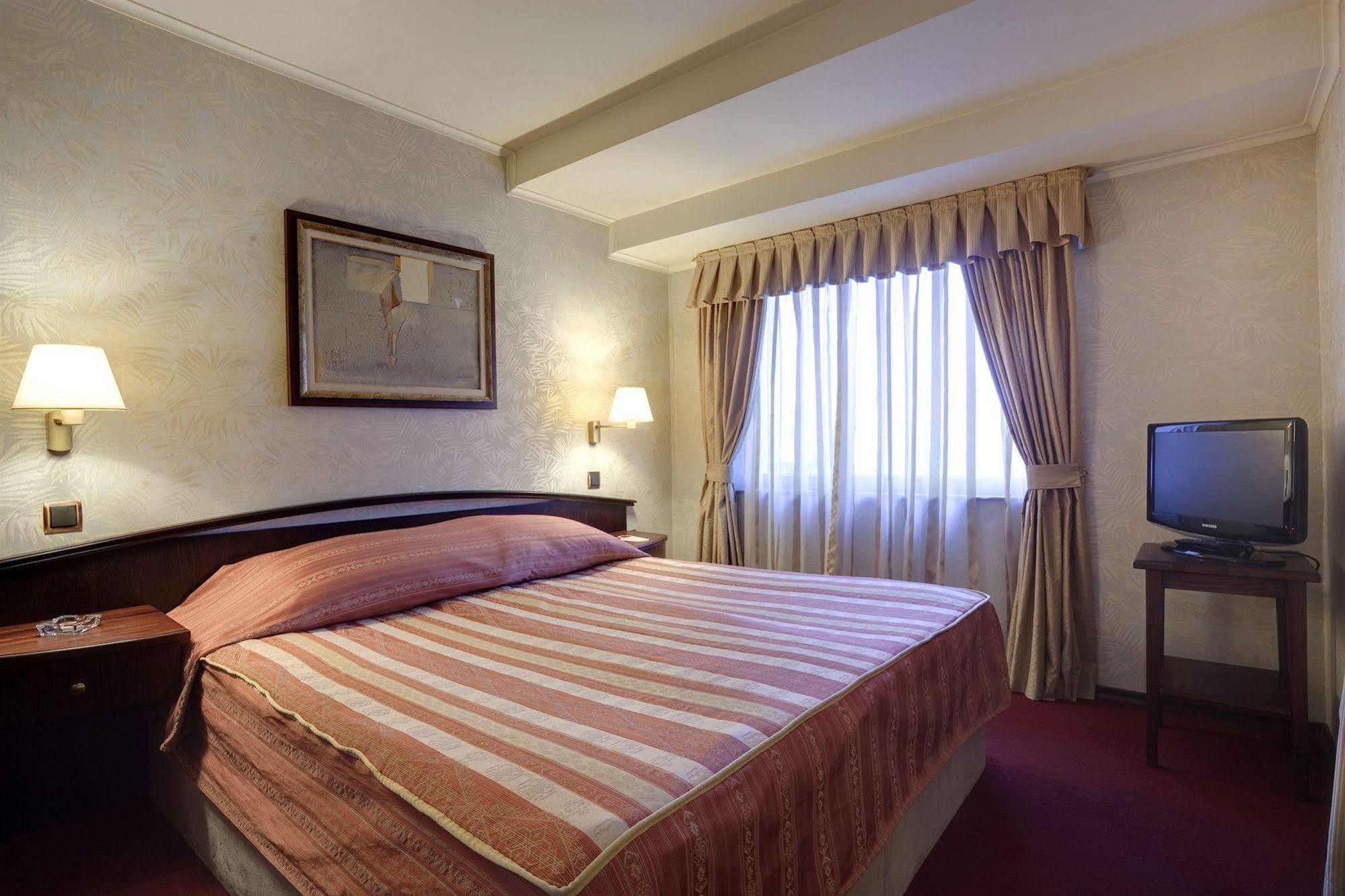 Capitol Hotel Varna Exterior foto